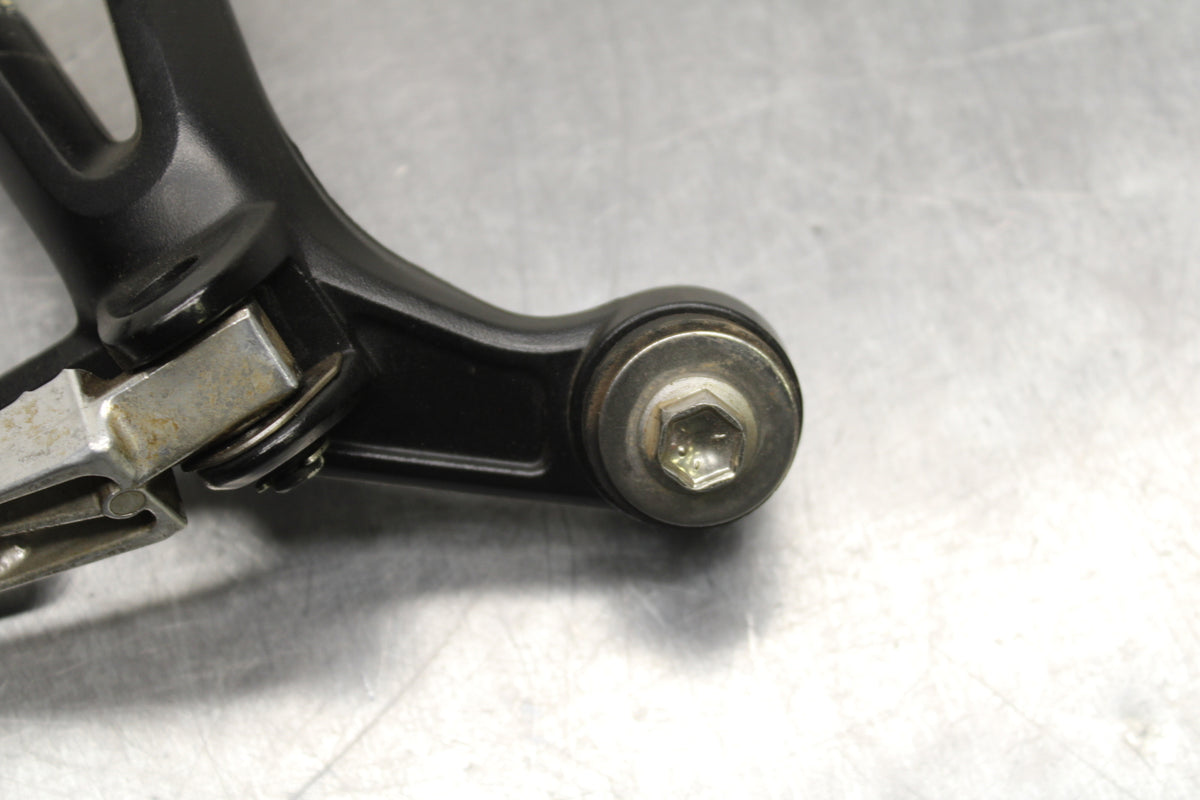 09 SUZUKI GSXR600 REAR BACK PASSENGER PEG SET PAIR BB759