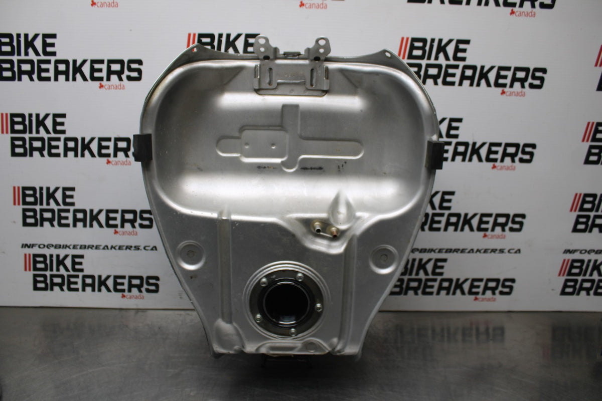 06-07 SUZUKI GSXR600 GAS TANK FUEL CELL PETROL RESERVOIR NO KEY BB792-B