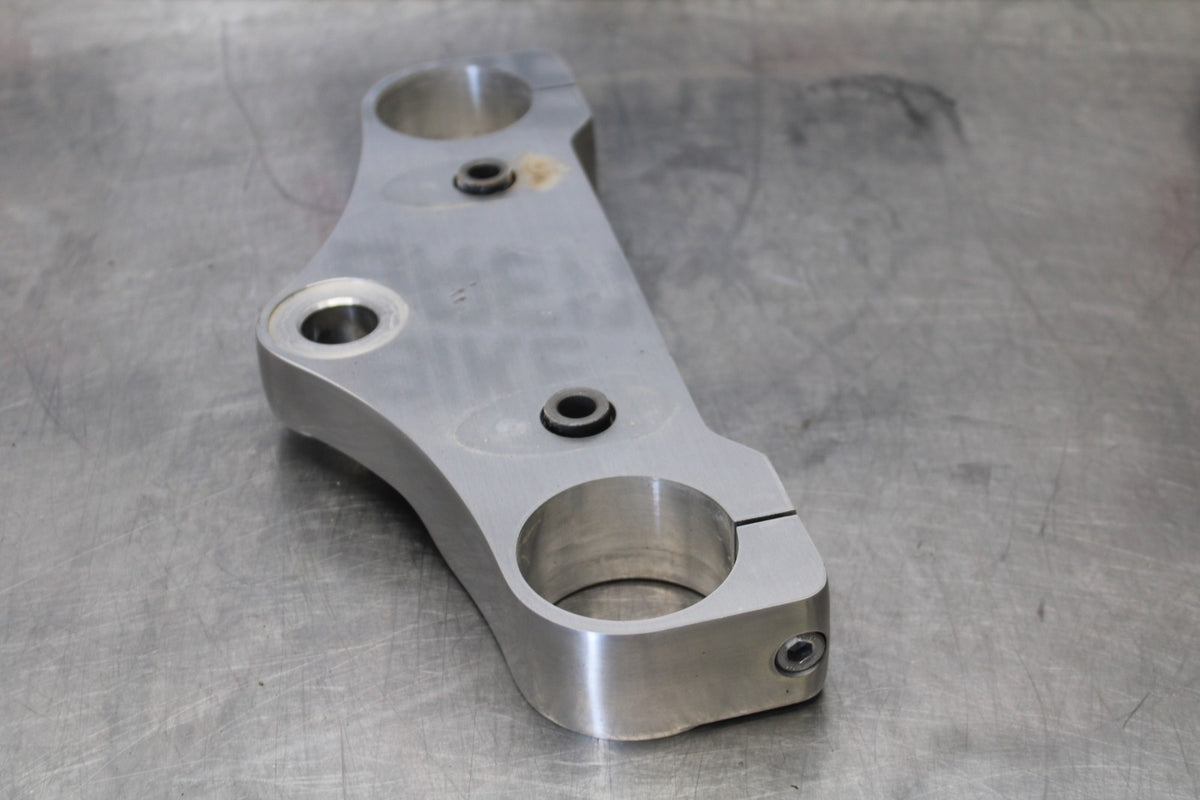 07 SUZUKI BOULEVARD M50 FORKS UPPER TRIPLE TREE CLAMP BB897