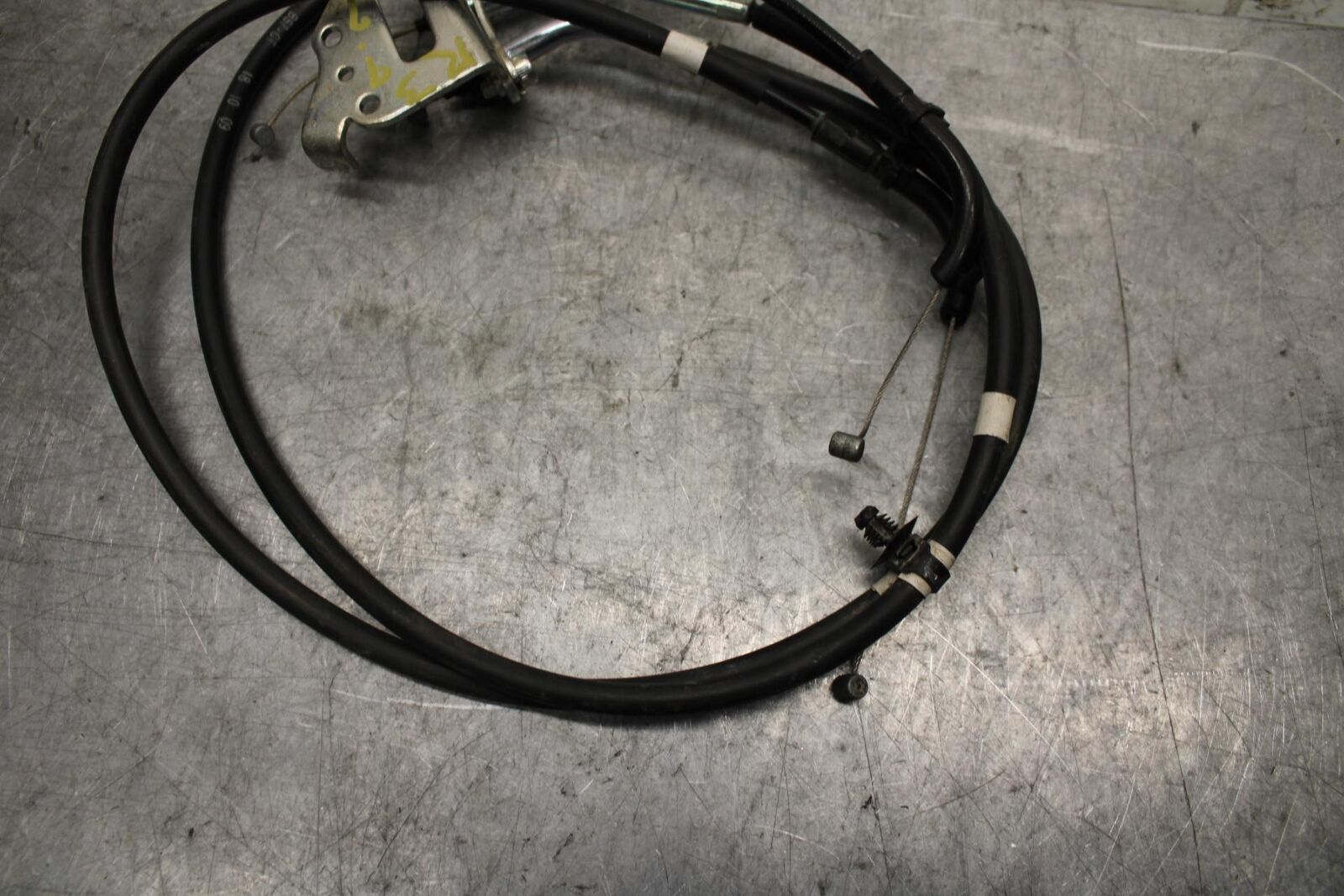 19 YAMAHA YZF R3 THROTTLE CABLES LINES BB56