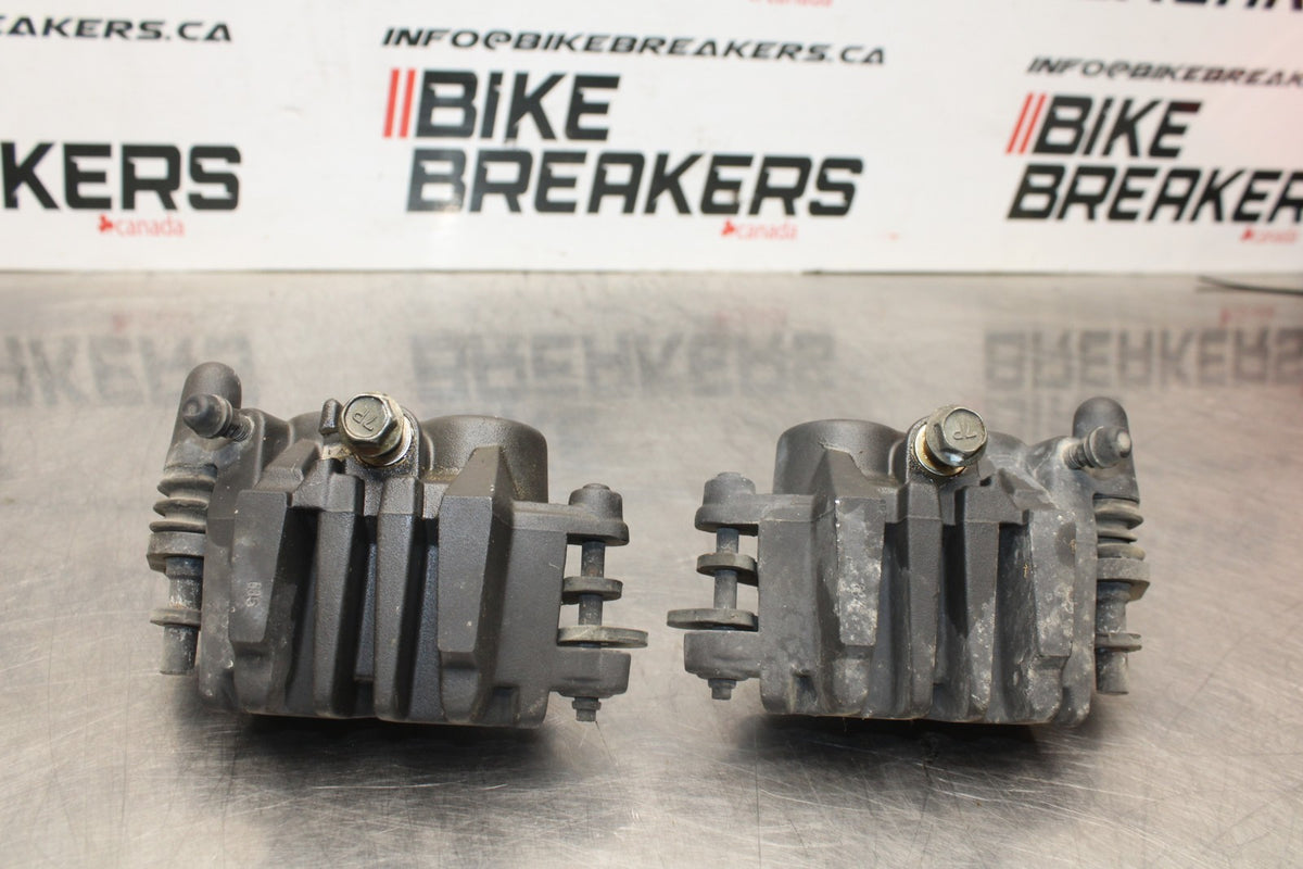 06 SUZUKI SV650S RIGHT LEFT FRONT BRAKE CALIPER SET PAIR CALIPERS BB783