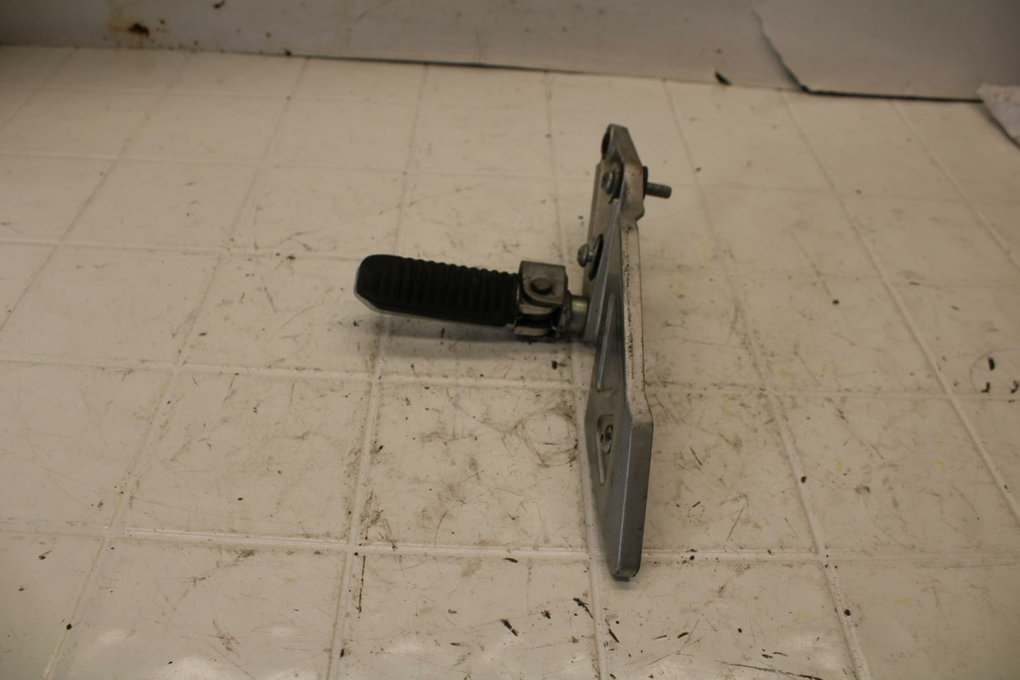 93-96 SUZUKI GSXR1100W LEFT REARSET REAR SET DRIVER FOOT PEG REST STOP BB12 #B