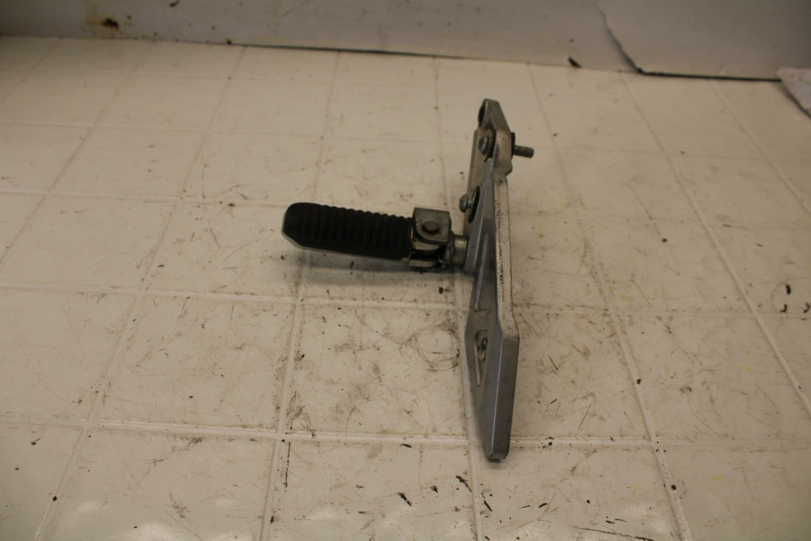 93-96 SUZUKI GSXR1100W LEFT REARSET REAR SET DRIVER FOOT PEG REST STOP BB12 #B