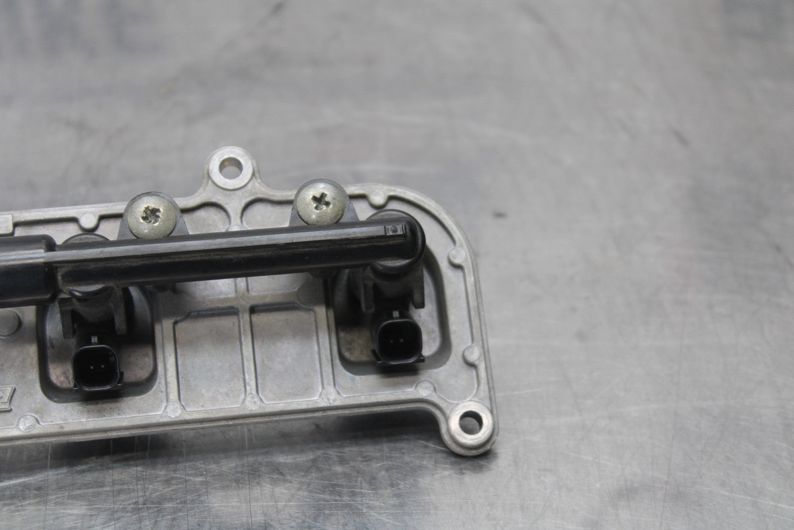 07-08 KAWASAKI NINJA ZX6R SECONDARY FUEL INJECTORS TOP AIRBOX GAS RAIL BB203