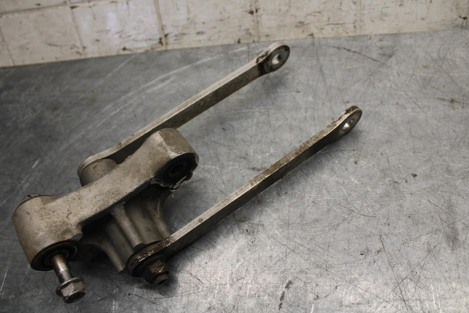 2008 Kawasaki Ninja ZX10R  REAR DOGBONE SHOCK LINKAGE LINK 39007-0006 BB524