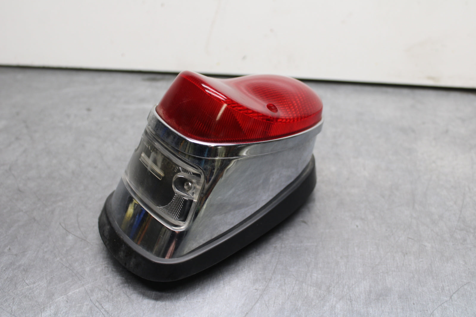 03-08 KAWASAKI VULCAN 1600 TAILLIGHT REAR TAIL BRAKE LIGHT BB123