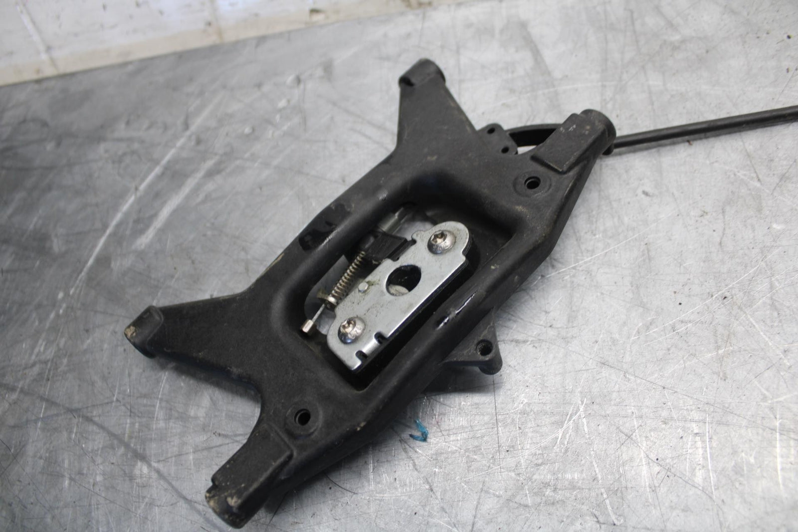 22 KTM 890 ADVENTURE   REAR  SEAT PAD  PILLION LATCH LOCK BB514