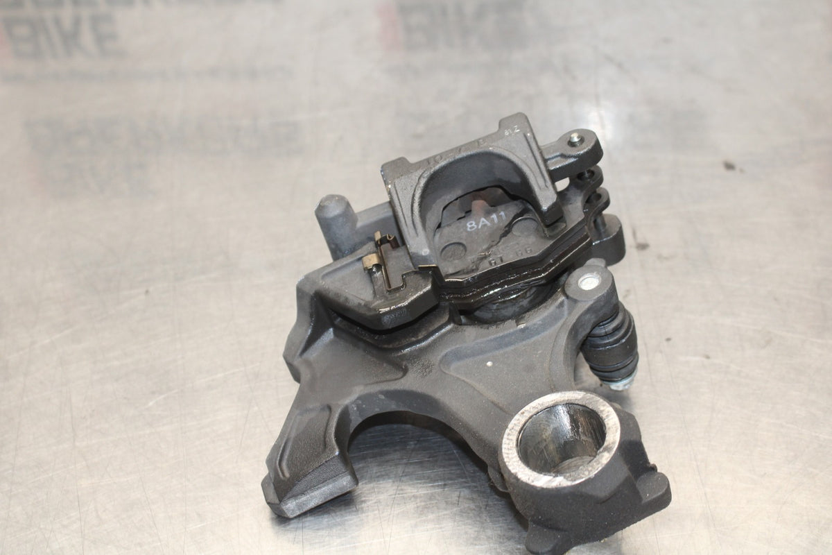 08-10 SUZUKI GSXR 600 REAR BACK BRAKE CALIPER W MOUNT BRACKET BB765