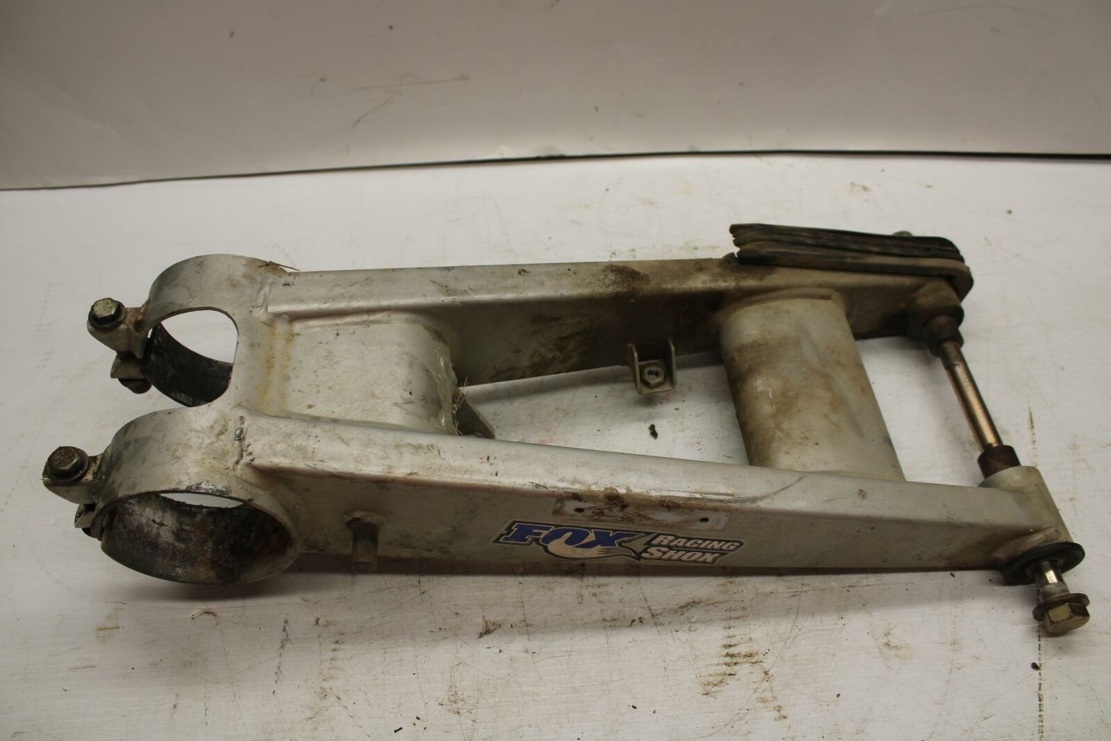 2005 Polaris Predator 500 SWINGARM BACK SUSPENSION SWING ARM 1542023-385 BB269