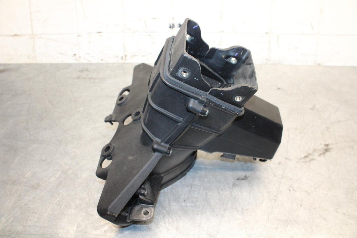 2009 Kawasaki Ninja ZX6R ZX600R UPPER FAIRING MIRROR GAUGES STAY BRACKET BB548