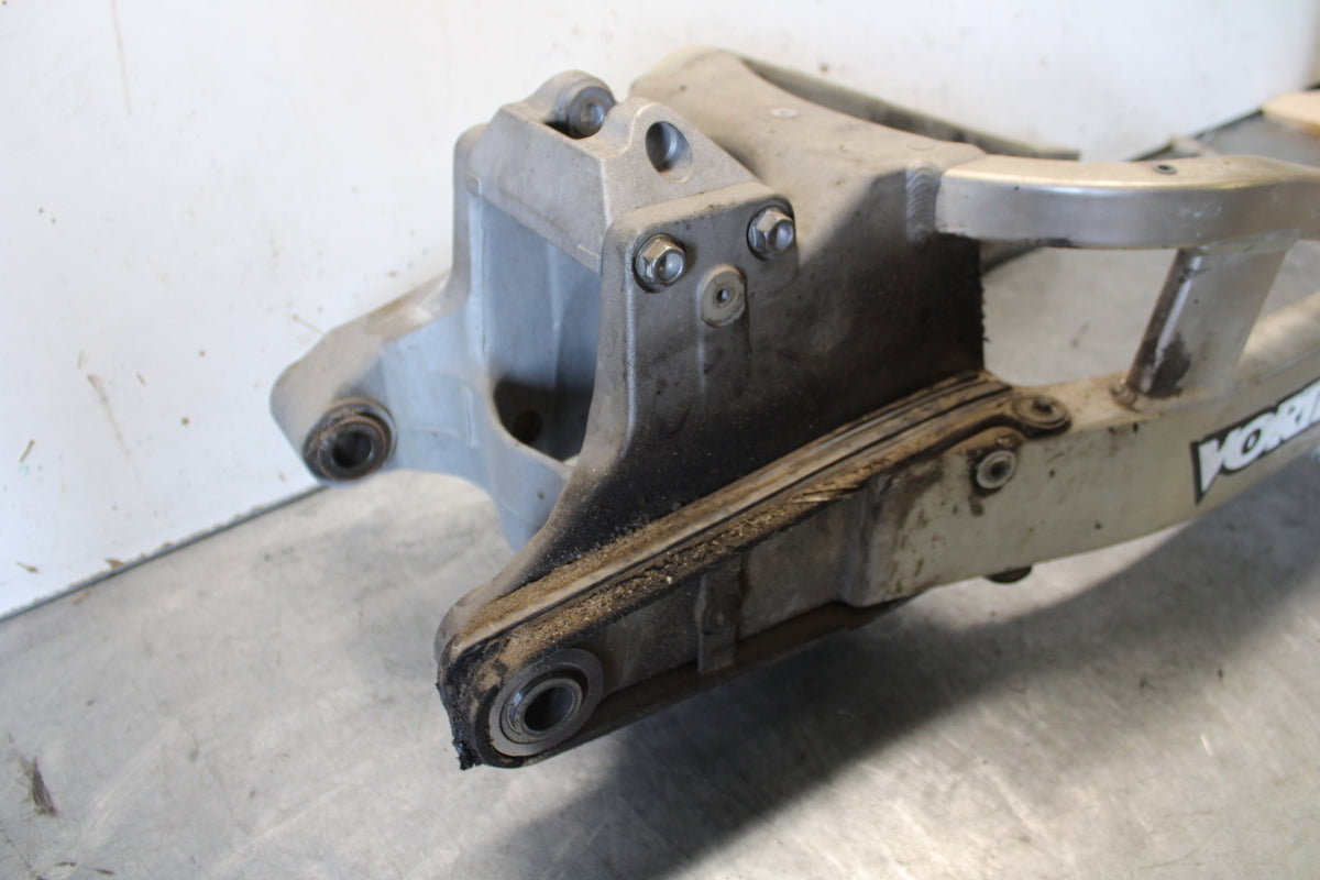03-04 HONDA CBR600RR REAR SWINGARM BACK SUSPENSION SWING ARM BB661