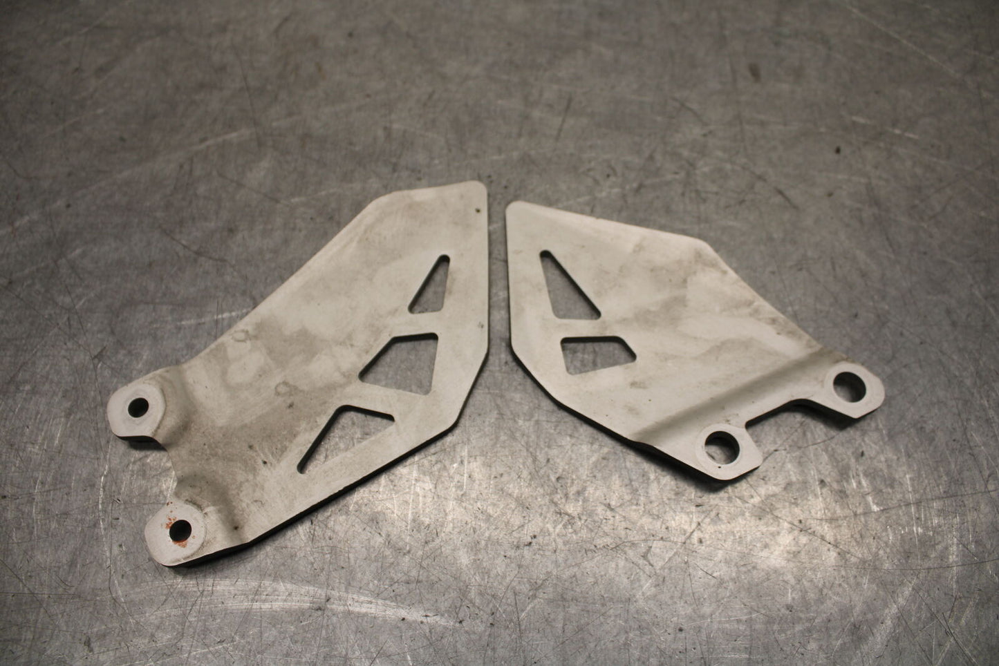 16 KAWASAKI NINJA ZX10R RIGHT LEFT PAIR HEEL GUARD COVER  BB650
