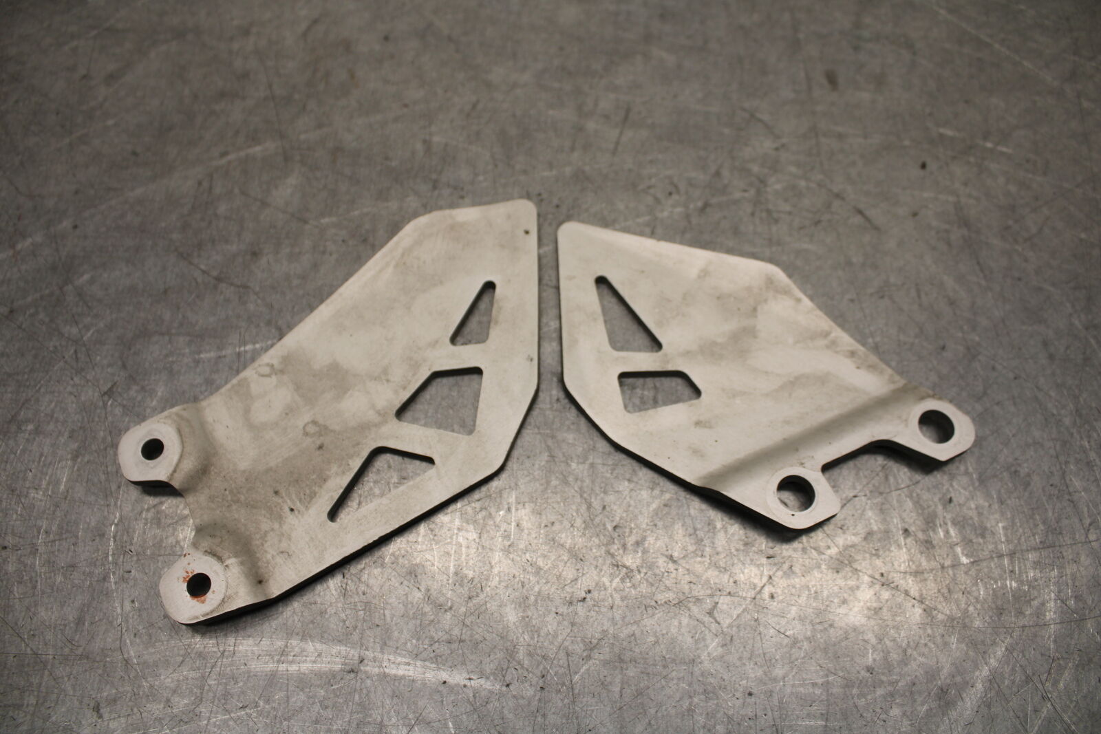 16 KAWASAKI NINJA ZX10R RIGHT LEFT PAIR HEEL GUARD COVER  BB650
