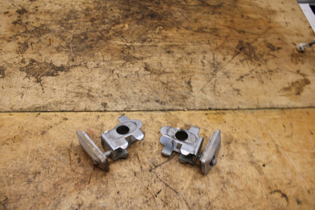 07-11 SUZUKI VSTROM 650 SWINGARM CHAIN TENSIONER ADJUSTMENT BRACKETS BB340 