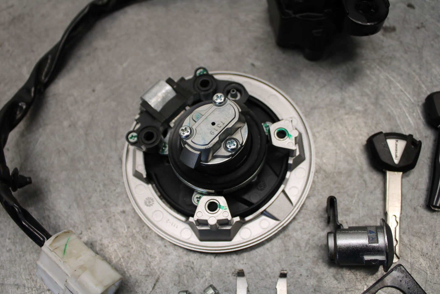 18-23 KAWASAKI NINJA 400 IGNITION LOCK KEY SET W/ GAS CAP AND SEAT LOCK BB660