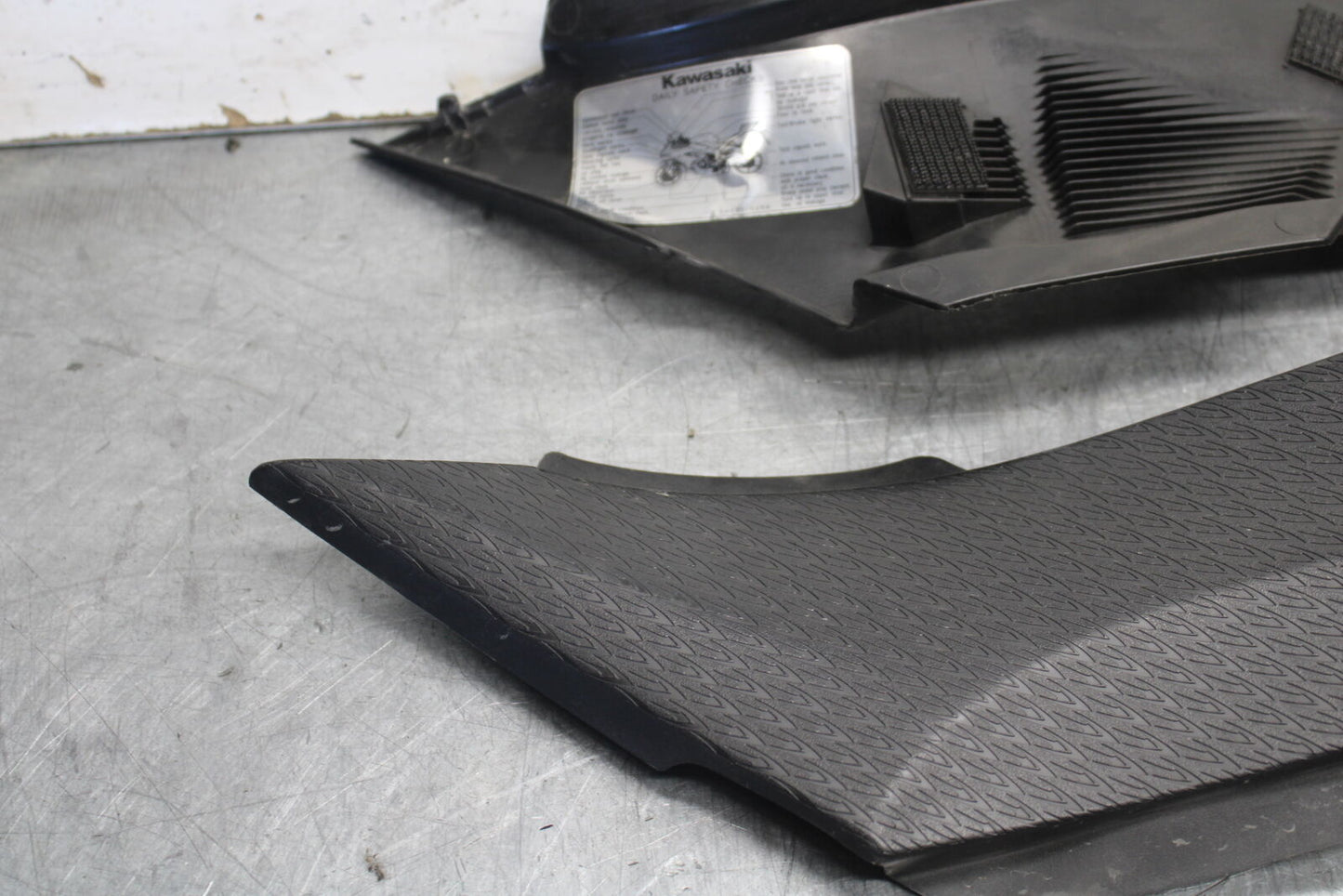 09-12 KAWASAKI NINJA ZX6R RIGHT LEFT GAS TANK PANELS COVERS TRIM SET COWLS BB698