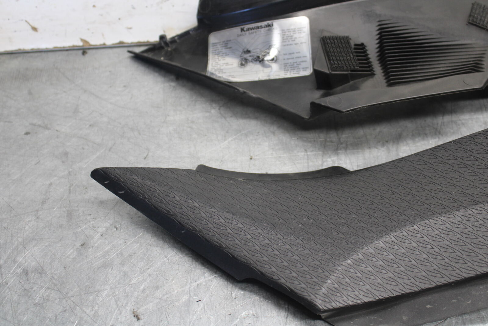 09-12 KAWASAKI NINJA ZX6R RIGHT LEFT GAS TANK PANELS COVERS TRIM SET COWLS BB698