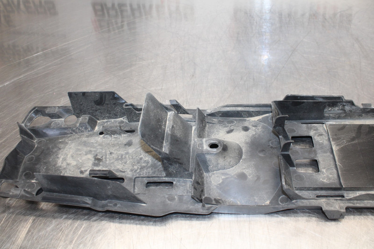 06-07 SUZUKI GSXR 600 REAR BACK TAIL UNDERTAIL BATTERY TRAY PLASTIC BB170