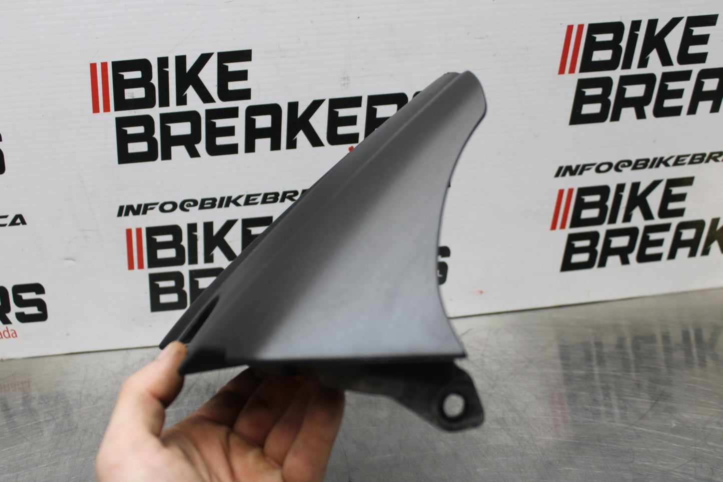 07 SUZUKI GSXR1000 REAR BACK WHEEL TIRE HUGGER FENDER BB770