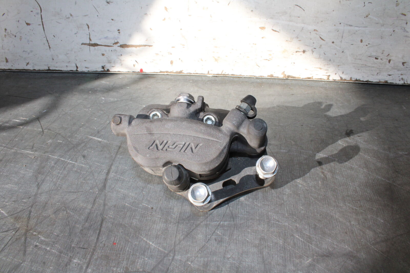 19-22 KAWASAKI Z400 RIGHT FRONT BRAKE CALIPER BB708