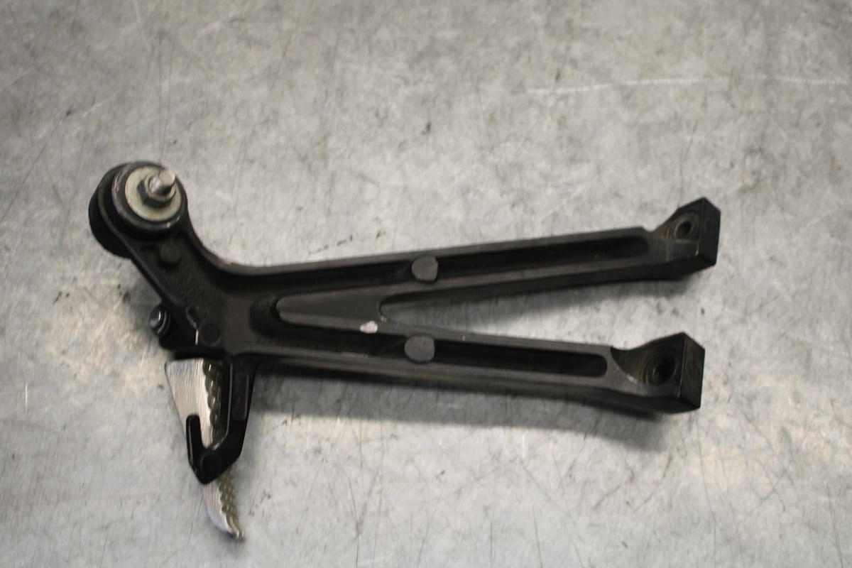 11-23 SUZUKI GSXR 750 REAR BACK PASSENGER PEG SET PAIR BB54