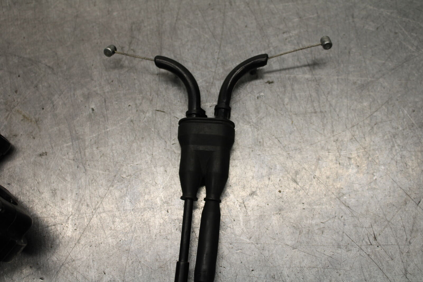 09-14 YAMAHA YZF R1 THROTTLE CABLE LINE HOUSING GUIDE BB118