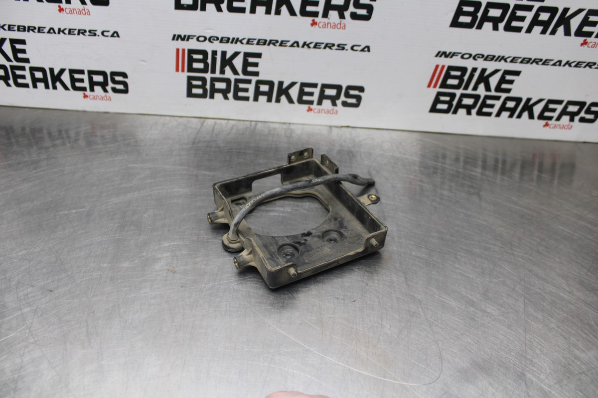 02 DUCATI MONSTER 620 REAR BACK TAIL UNDERTAIL BATTERY TRAY PLASTIC BB851