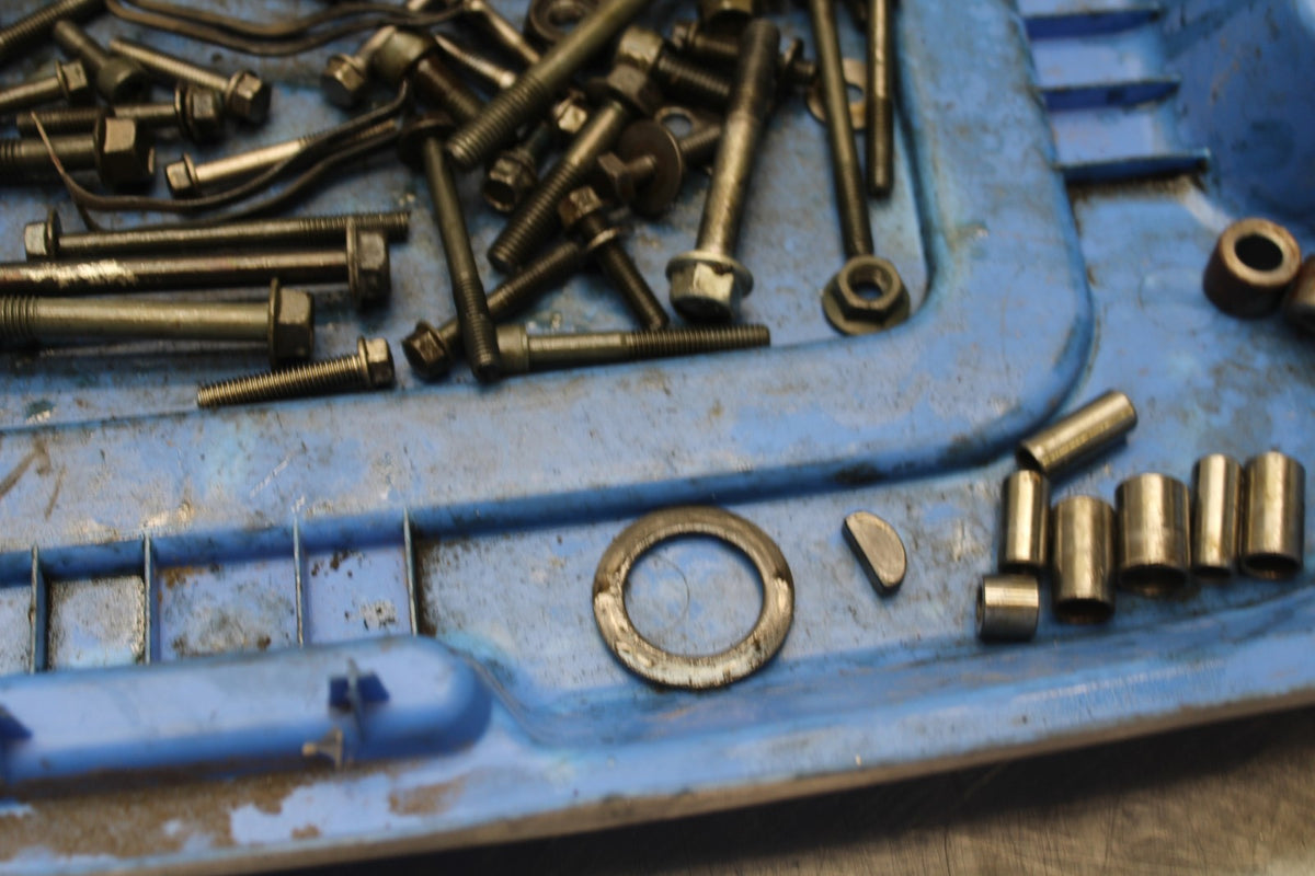 05-09 SUZUKI BOULEVARD C90 ENGINE MOUNTING BOLTS HARDWARE MOTOR SCREWS BB918
