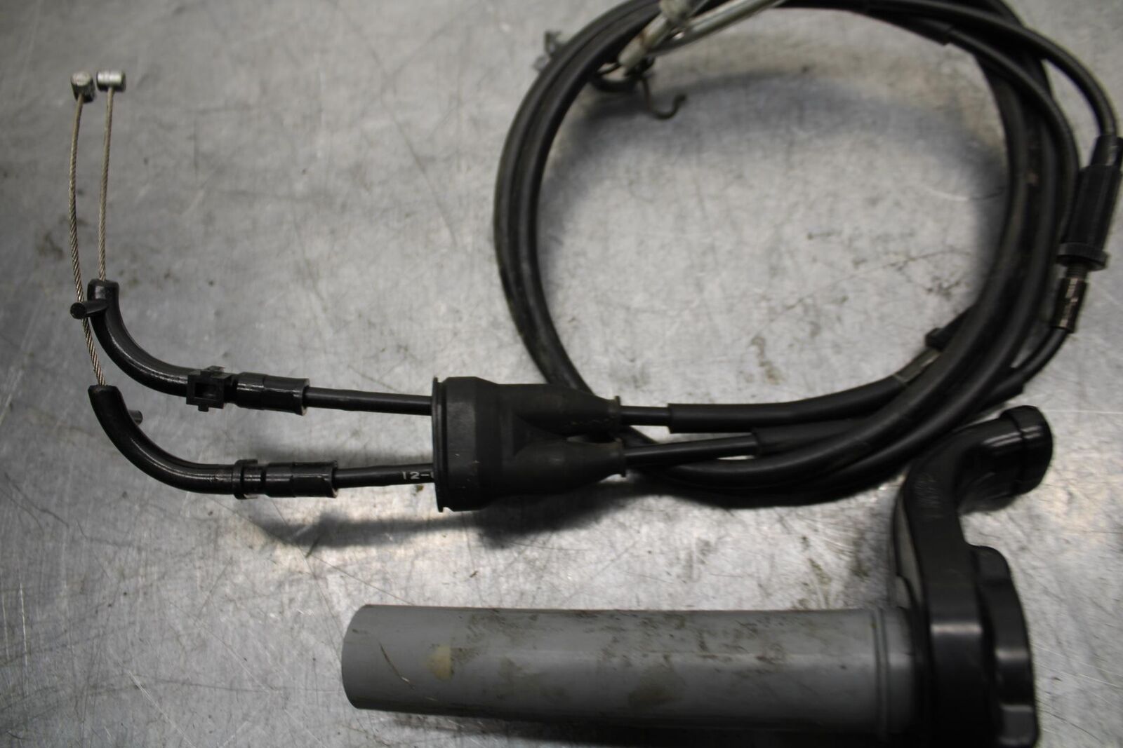 08-09 KAWASAKI NINJA ZX14R THROTTLE CABLE LINE HOUSING GUIDE BB73