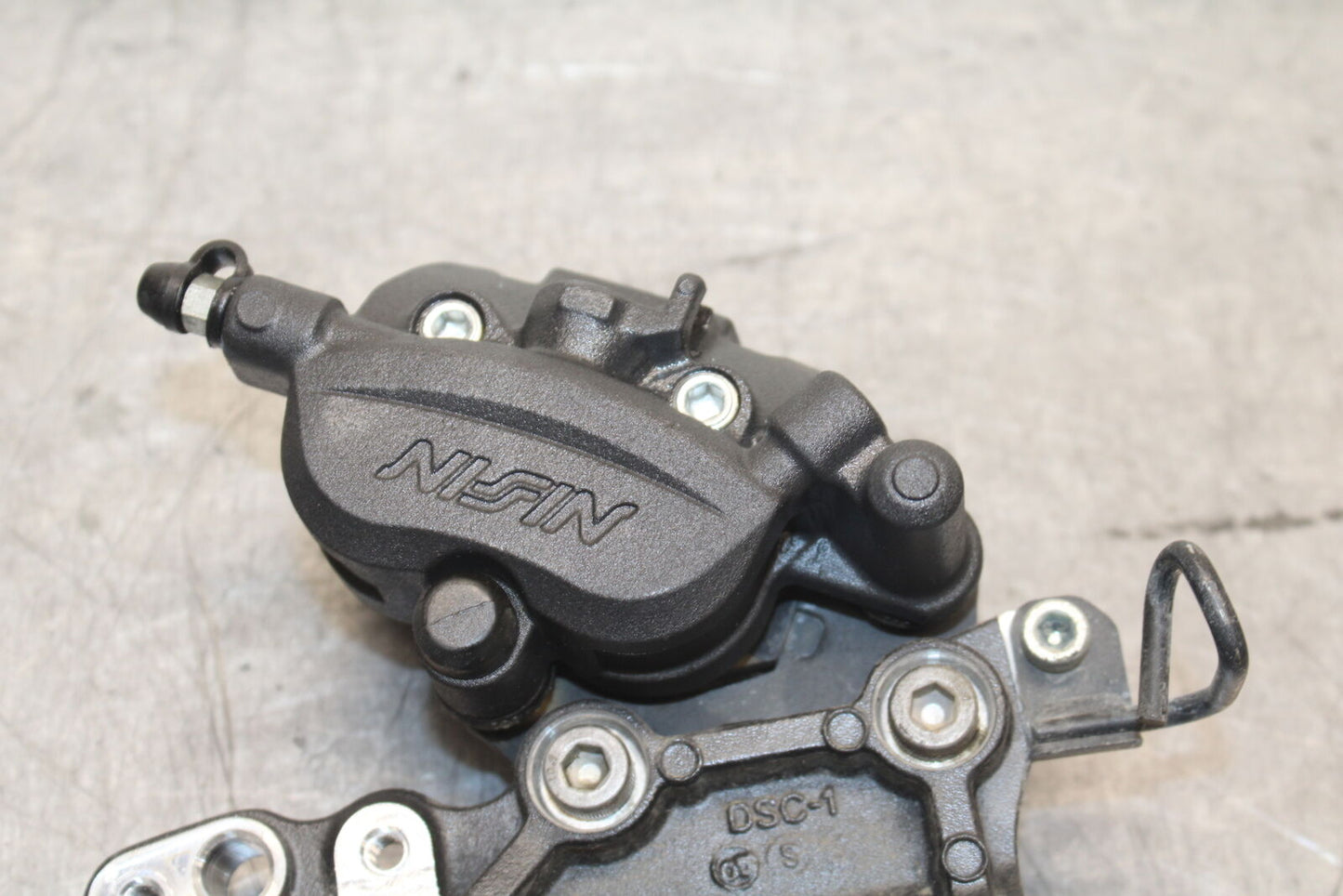 18-23 KAWASAKI NINJA 400 EX400 ABS REAR BACK BRAKE CALIPER W MOUNT BRACKET BB747