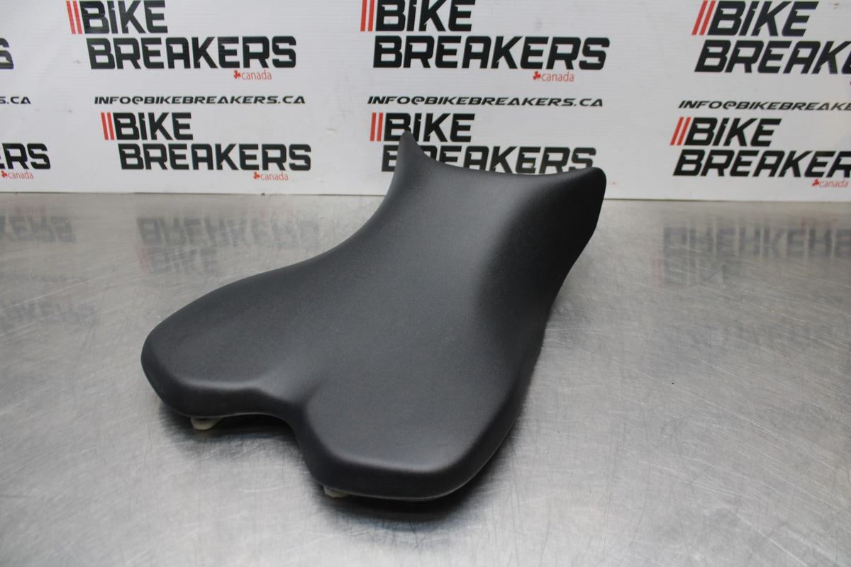07 SUZUKI GSXR1000 FRONT DRIVERS SEAT PAD SADDLE PILLION BB770