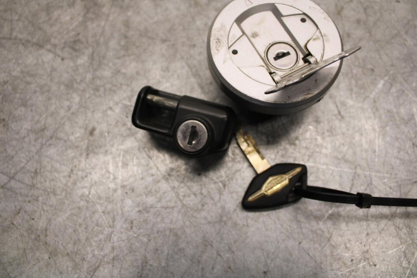 2007 Suzuki Boulevard M50B FUEL TANK GAS CAP  BB537