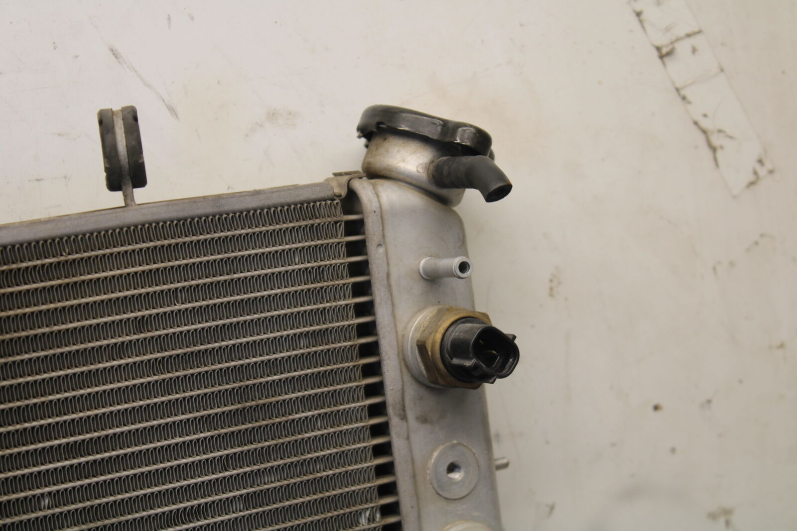 04-05 SUZUKI GSXR600 ENGINE RADIATOR COOLING RADIATER 17710-29G00 BB658