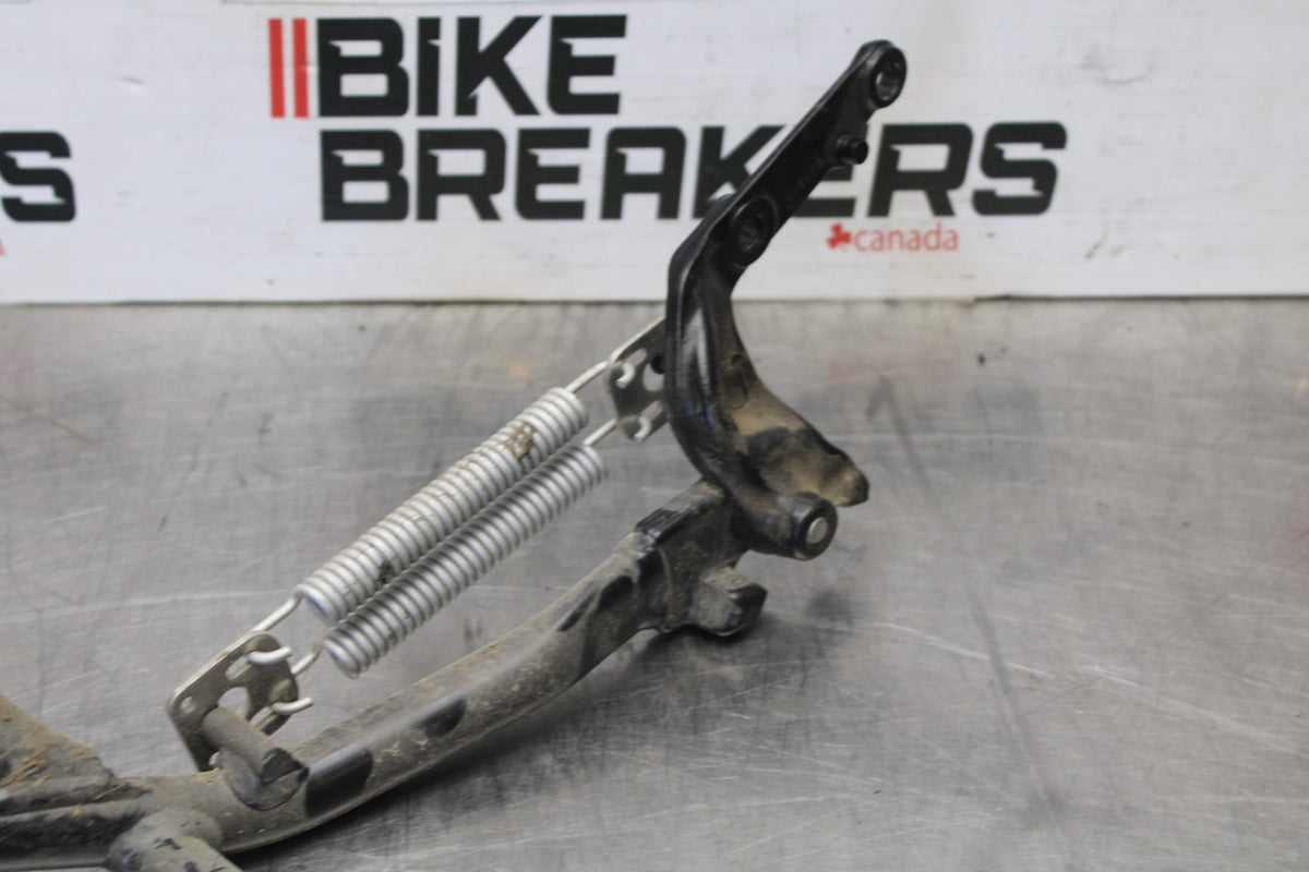 20-23 BMW F900R CENTER MAIN STAND BB923