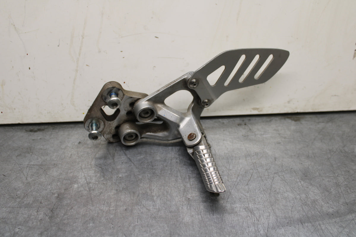 08-10 SUZUKI GSXR 600 LEFT REARSET REAR SET DRIVER FOOT PEG REST STOP BB753