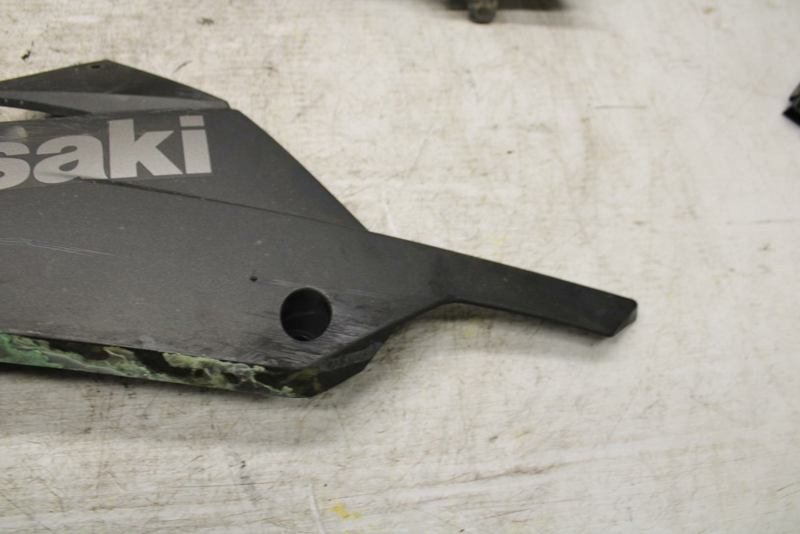 12-13 KAWASAKI EX300 NINJA LOWER BOTTOM BELLY FAIRING COWL BB373