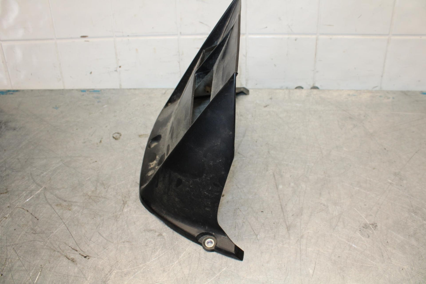 08-16 YAMAHA YZF R6 REAR WHEEL TIRE HUGGER FENDER 2C0-21650-00-00 BB436