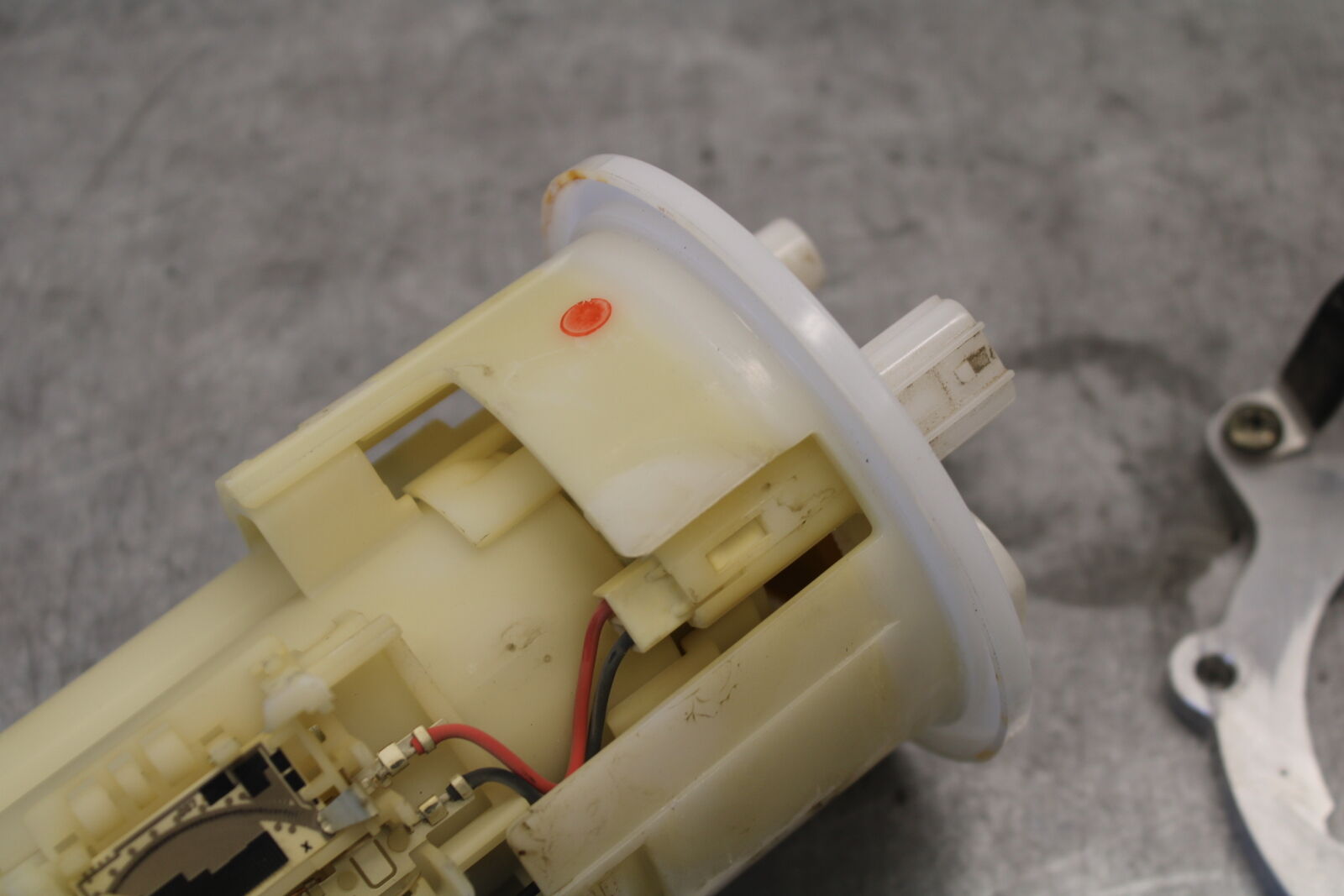 07-09 YAMAHA FZ6 FUEL PUMP GAS PETROL SENDER UNIT 5VX-13907-02-00 BB713