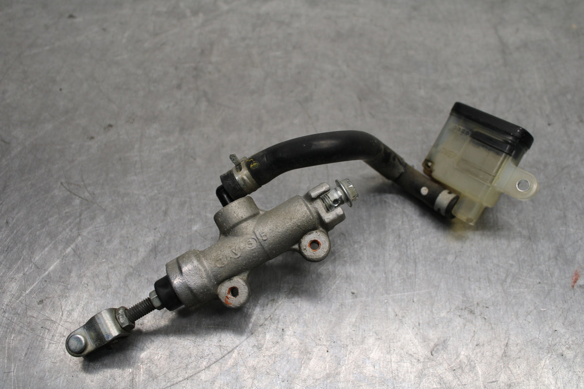 08-10 SUZUKI GSXR 600 REAR BACK BRAKE MASTER CYLINDER W RESERVOIR BB132