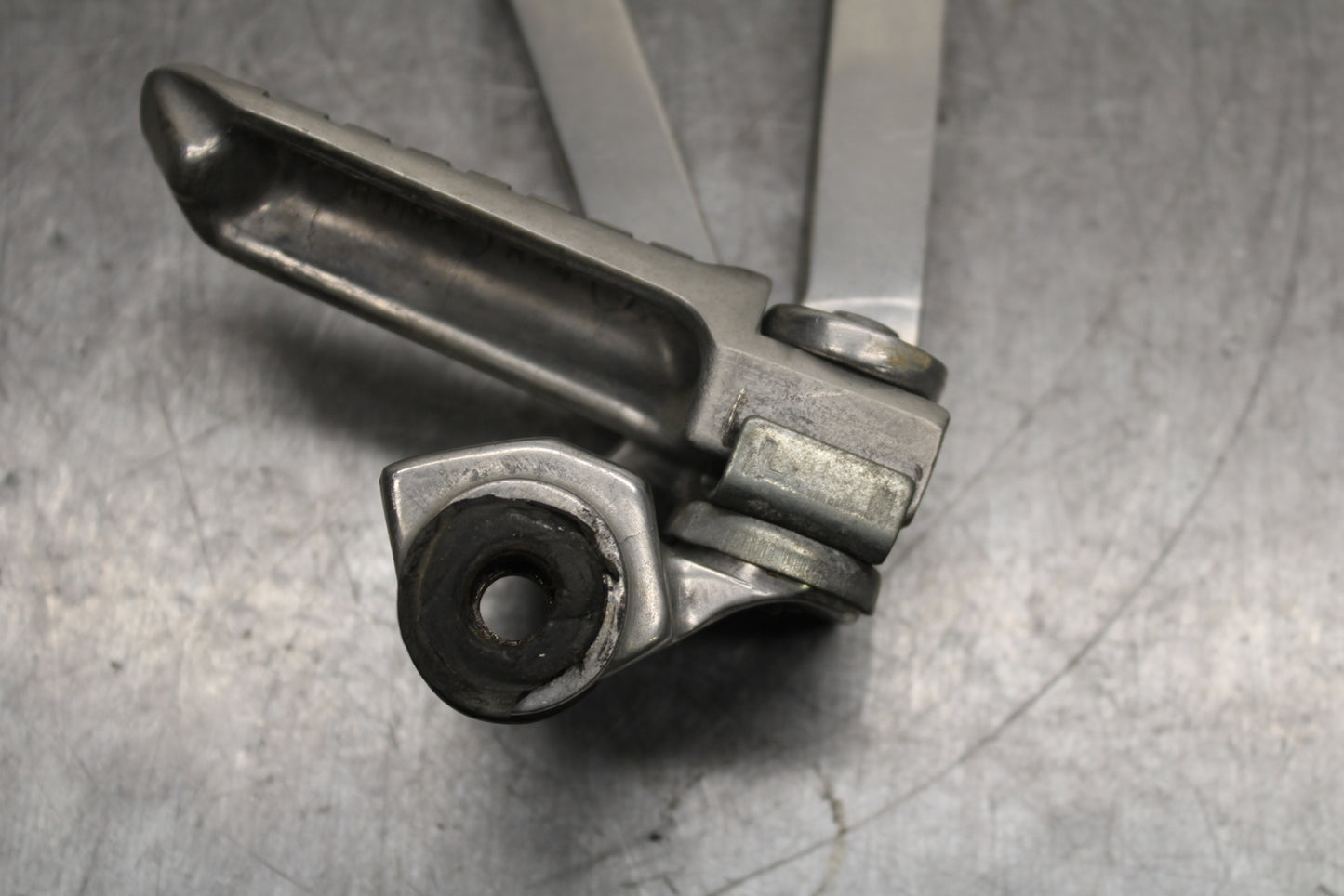 93-94 KAWASAKI NINJA ZX7R REAR BACK PASSENGER PEG SET PAIR BB122