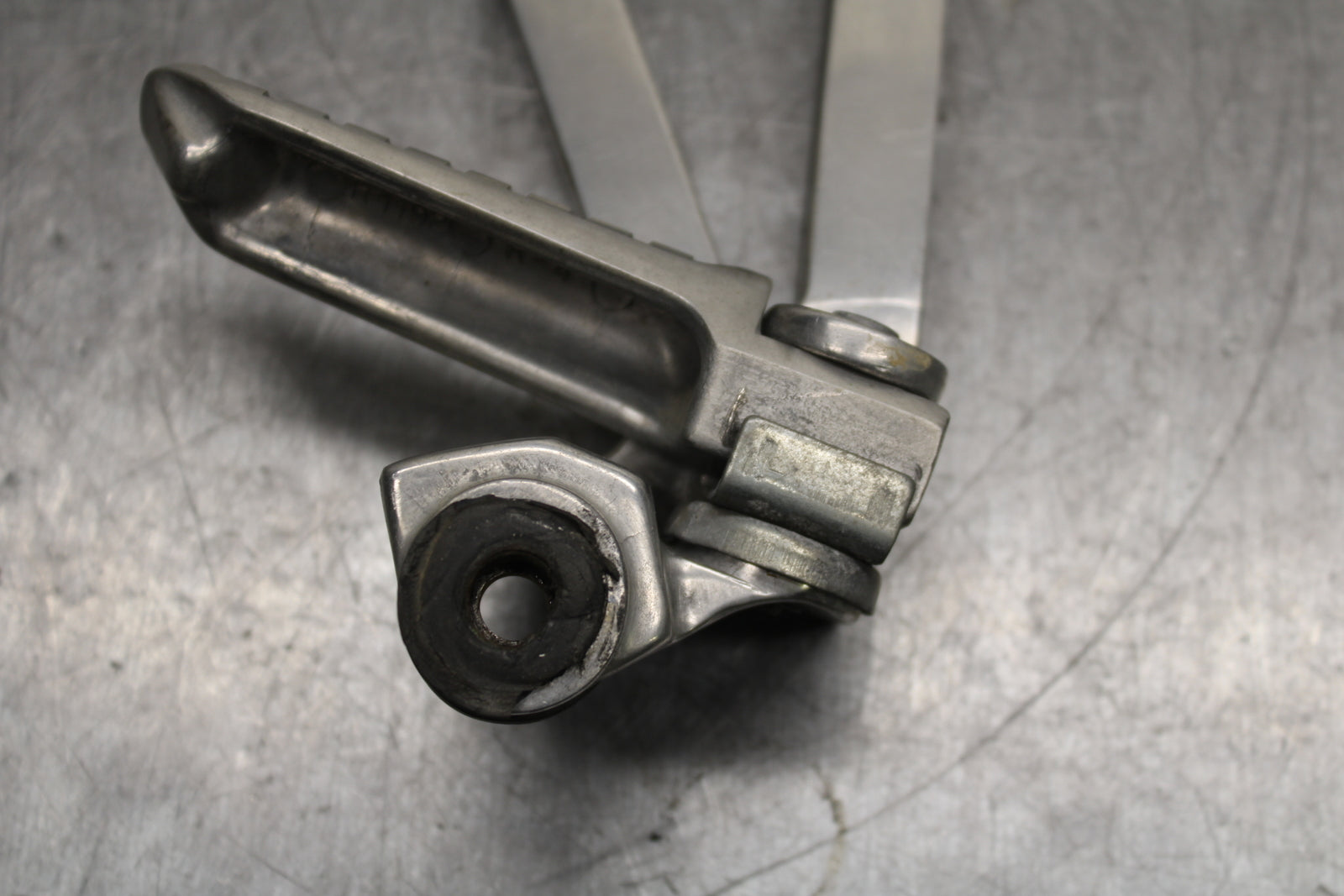 93-94 KAWASAKI NINJA ZX7R REAR BACK PASSENGER PEG SET PAIR BB122