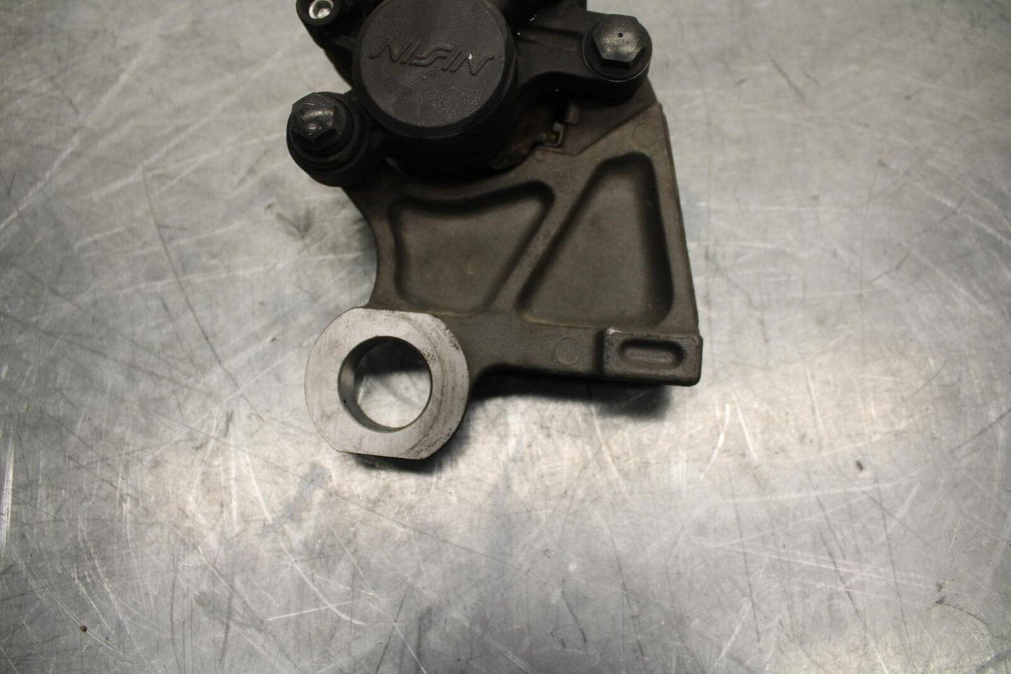 08-16 YAMAHA YZF R6 REAR  BRAKE CALIPER W MOUNT BRACKET 2C0-2580W-00-00 BB465