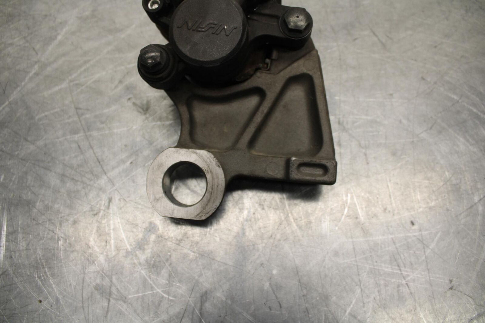 08-16 YAMAHA YZF R6 REAR  BRAKE CALIPER W MOUNT BRACKET 2C0-2580W-00-00 BB465