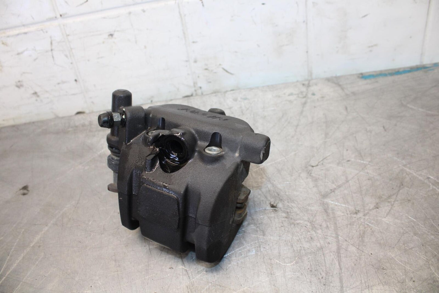 18 KAWASAKI Z 400  FRONT BRAKE CALIPER BB469