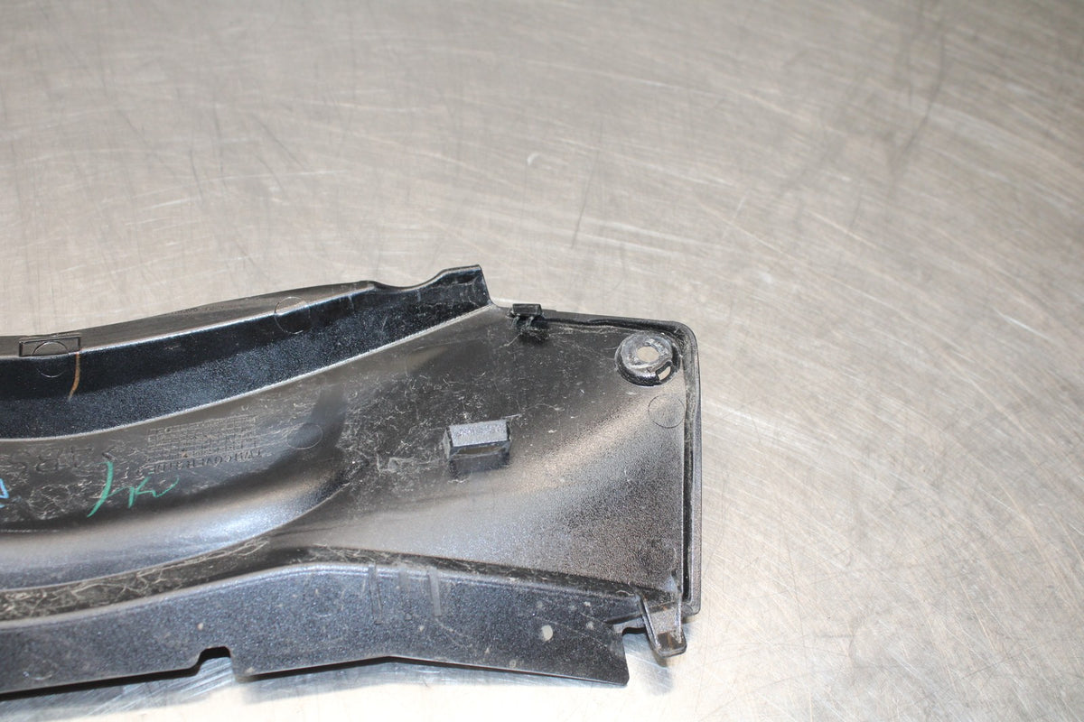 23 YAMAHA YZF R3 CENTER REAR BACK TAIL FAIRING COVER TRIM COWL BB806