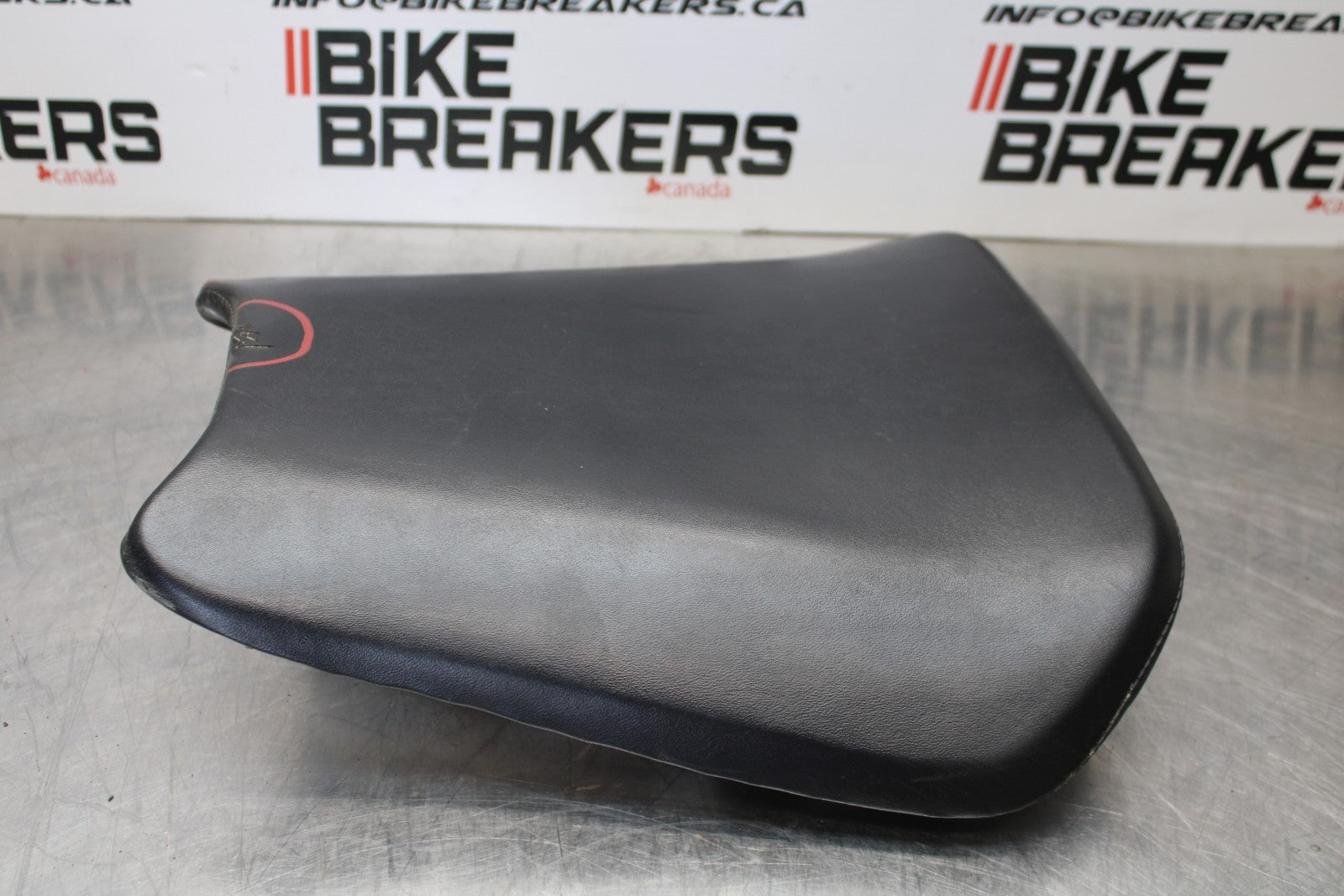 01-06 HONDA CBR600F4I FRONT DRIVERS SEAT PAD SADDLE PILLION BB185