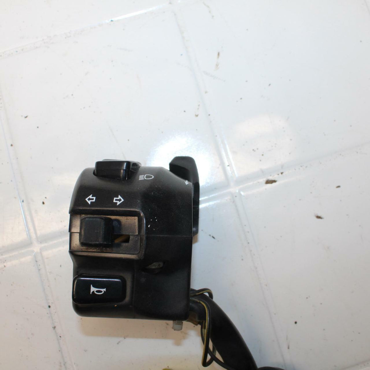 97-00 SUZUKI BANDIT 1200 LEFT CLIP ON HANDLE HORN SIGNALS SWITCH SWITCHES BB08
