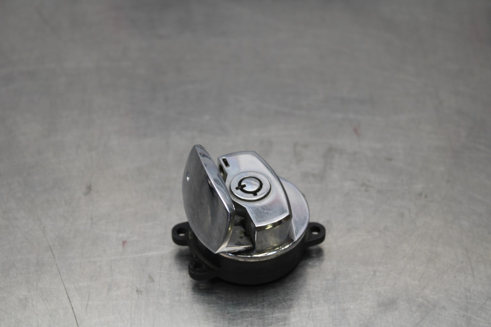 03-08 KAWASAKI VULCAN 1600 IGNITION LOCK KEY SET W/ GAS CAP BB196