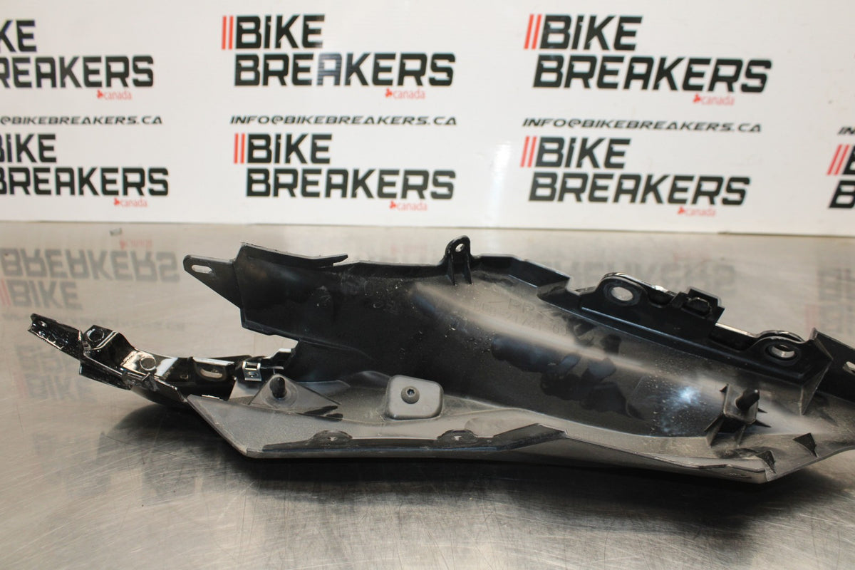 22-25 YAMAHA YZF R7 RIGHT REAR BACK TAIL FAIRING COWL SHROUD BB176