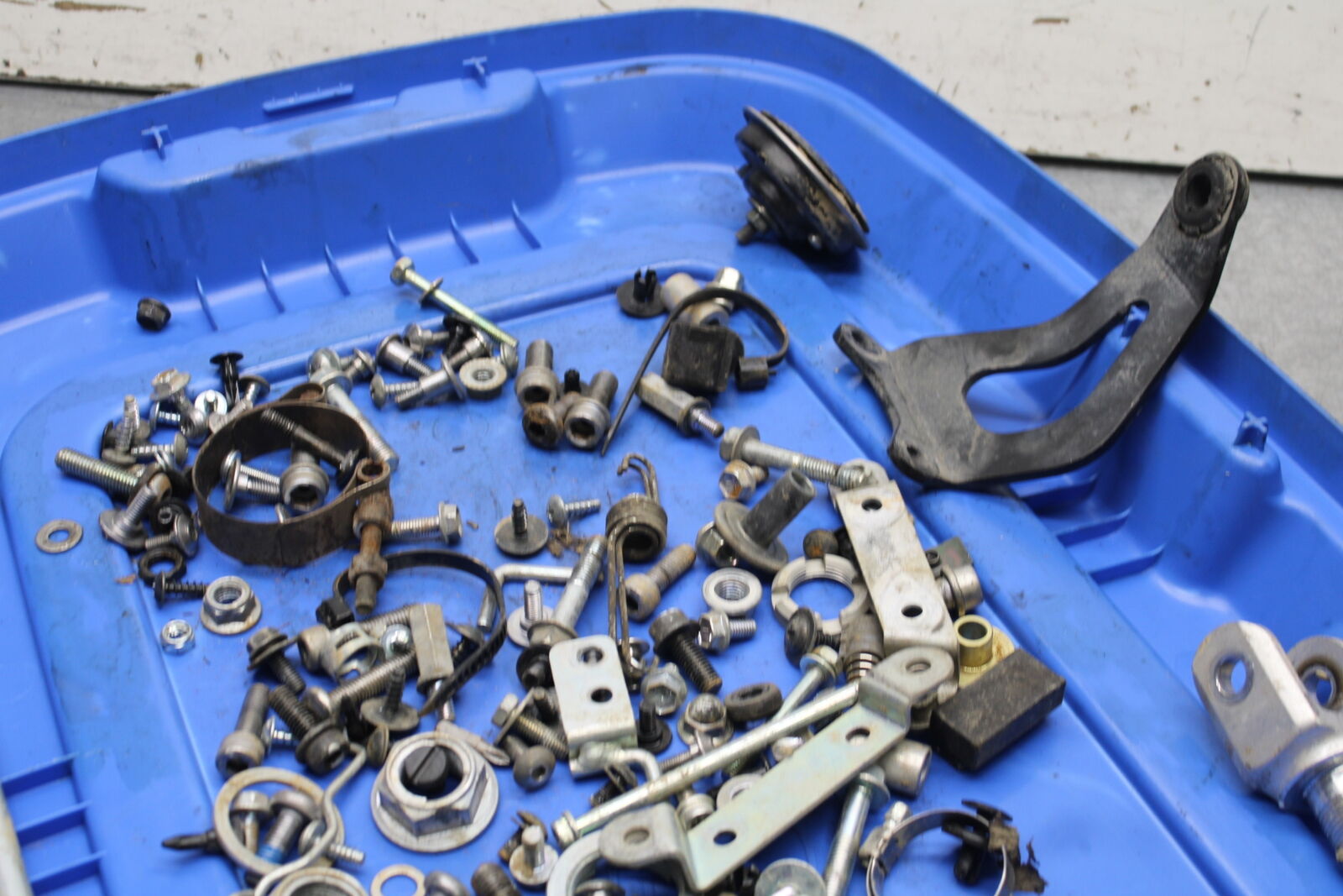 06-07 SUZUKI GSXR750 MOUNTING BOLTS HARDWARE MOTOR SCREWS BB670